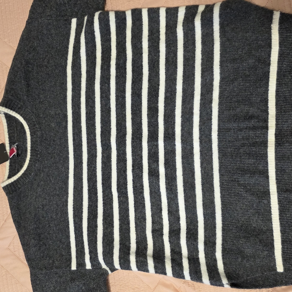 Vince Camuto Super Soft Sweater. Gray and White Striped Sweater
